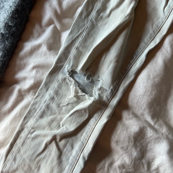 Anthropologie - Lightwash Denim Jeans - Low Rise Distressed Cropped Slim Fit - Picture 12 of 15